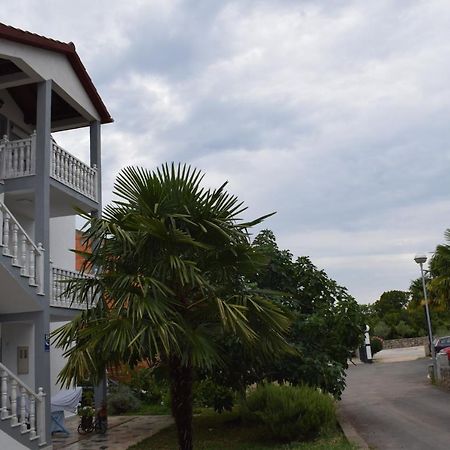 Apartments Malinska-Kajkić Bagian luar foto