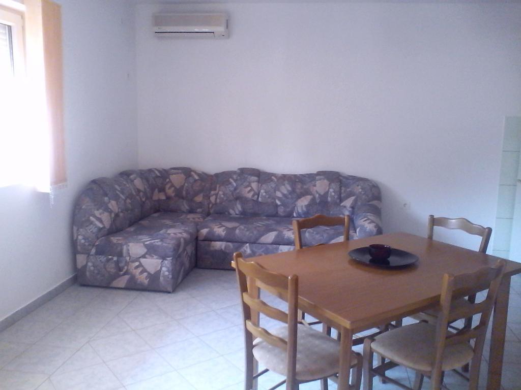 Apartments Malinska-Kajkić Ruang foto